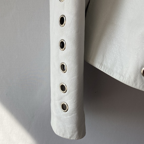 White Leather and silver grommet size medium jacket. Made in Argentina - Picture 4 of 11